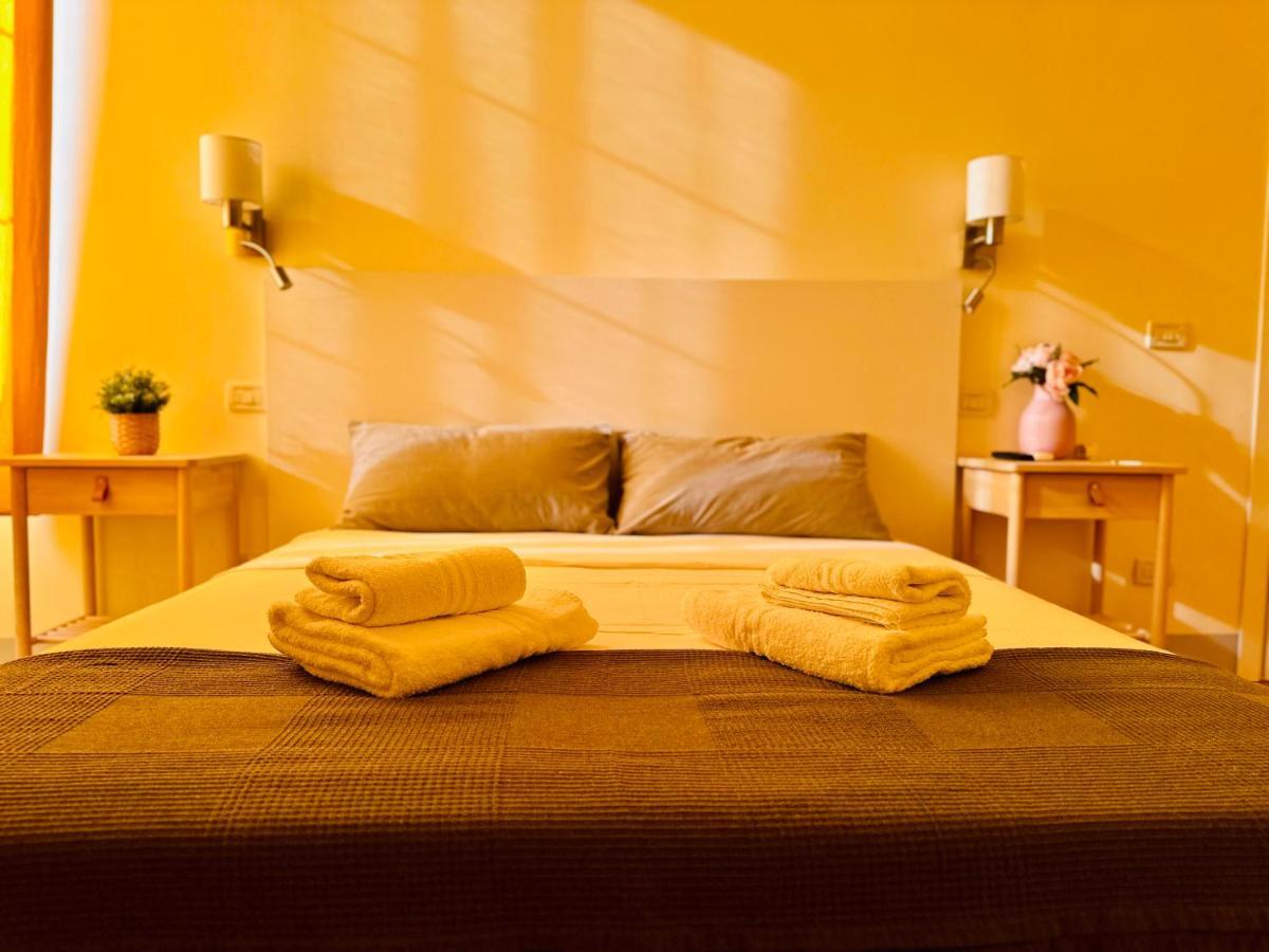 - Residenza D'epoca Piazza Cairoli Bed and breakfast