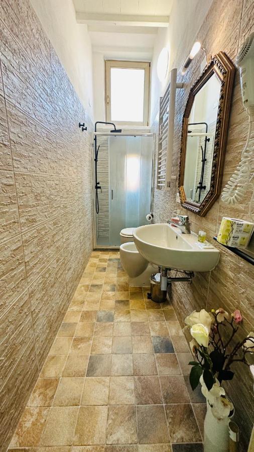 - Residenza D'epoca Piazza Cairoli Bed and breakfast *