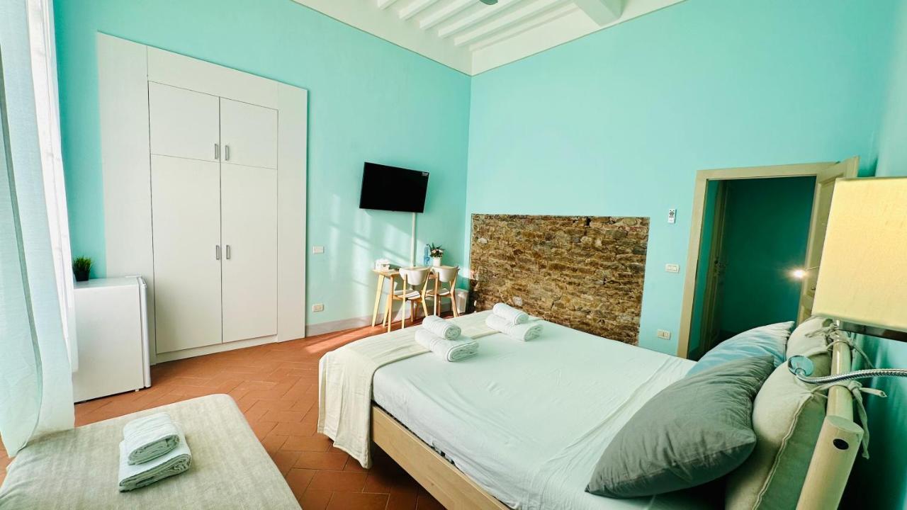- Residenza D'epoca Piazza Cairoli Bed and breakfast *